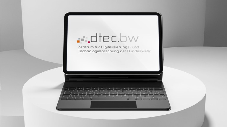 dtec.bw – offizieller Eintrag als Wort- Bildmarke Foto des dtec.bw Logos dargetsellt auf einem Laptop